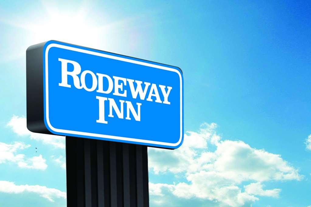 Rodeway At Hotel