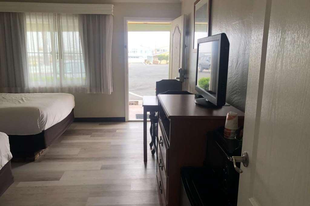 Rodeway At Hotel