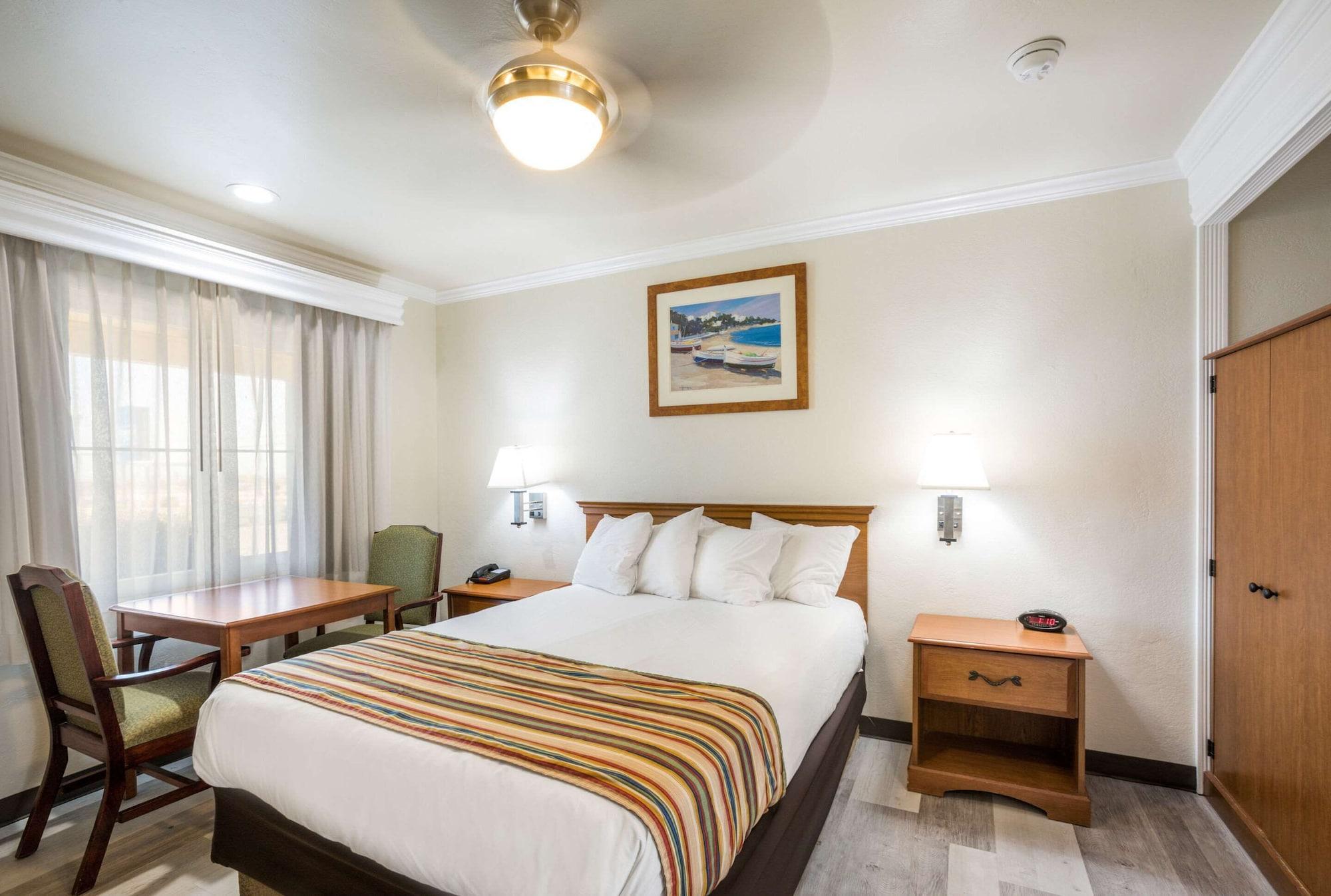 Rodeway At Hotel 3*