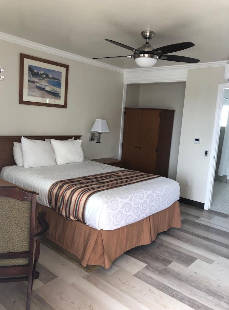 Rodeway At Hotel 3*