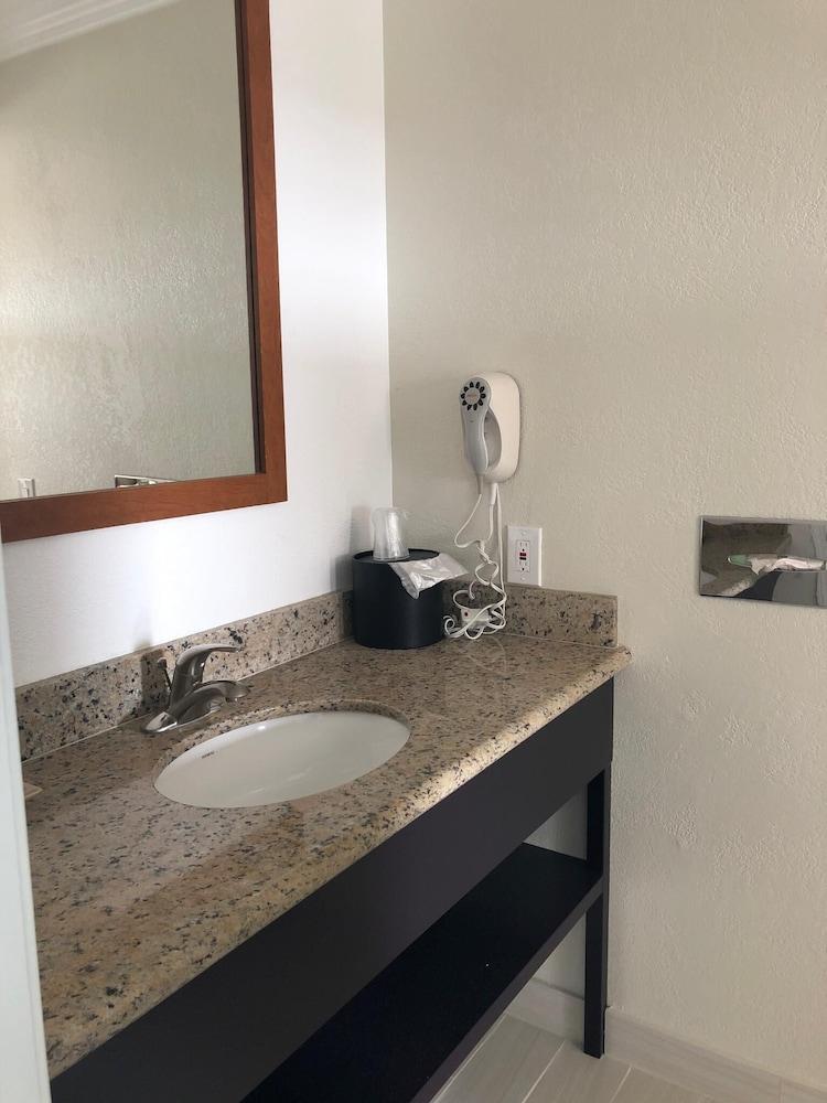 Hotel Rodeway At