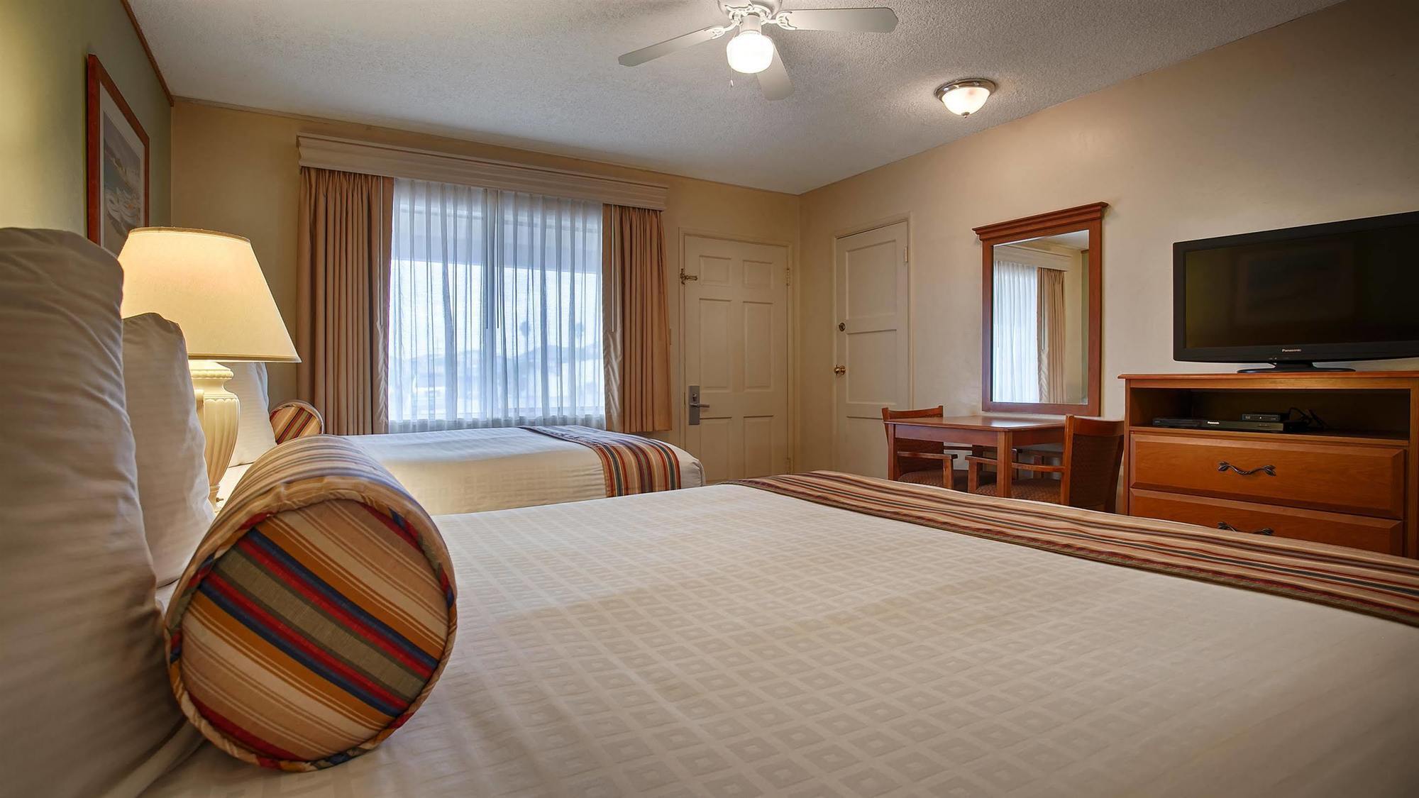 Rodeway At Hotel 3*