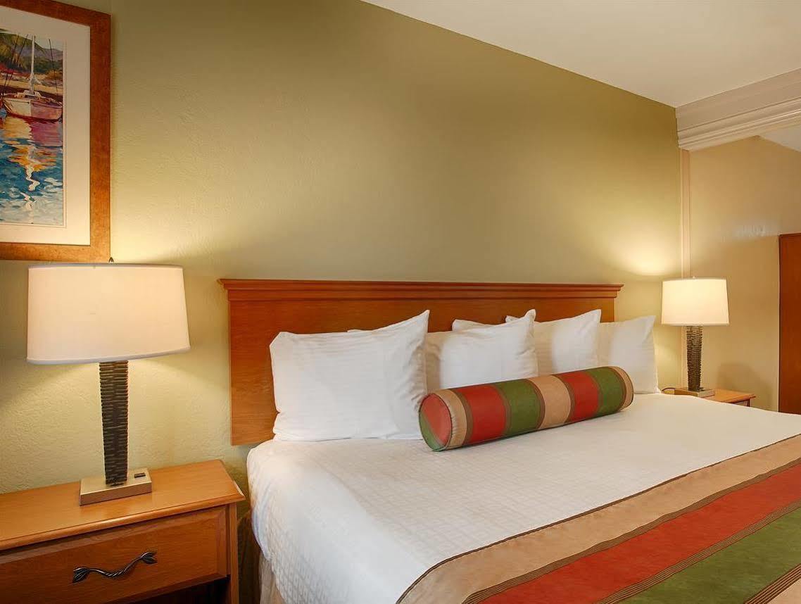 Rodeway At Hotel 3*
